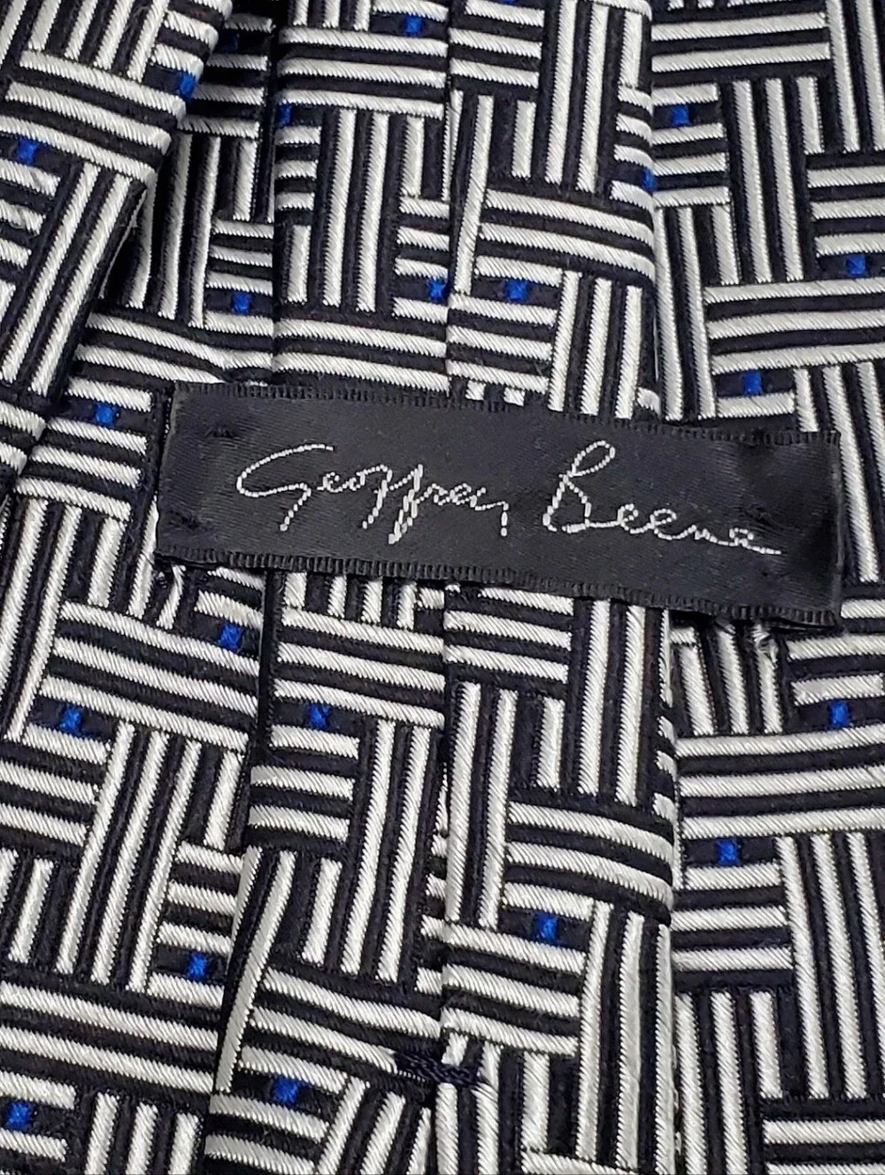 Geoffrey Beene Men's Silk Neck Tie Silver Basketweave Pattern 57x4